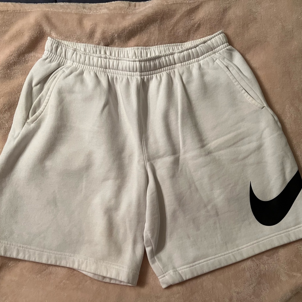 Nike Men's Sportswear Club "White” Fleece Graphic Shorts Size XL drawstring